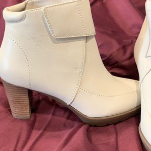 New La Saunda leather boots